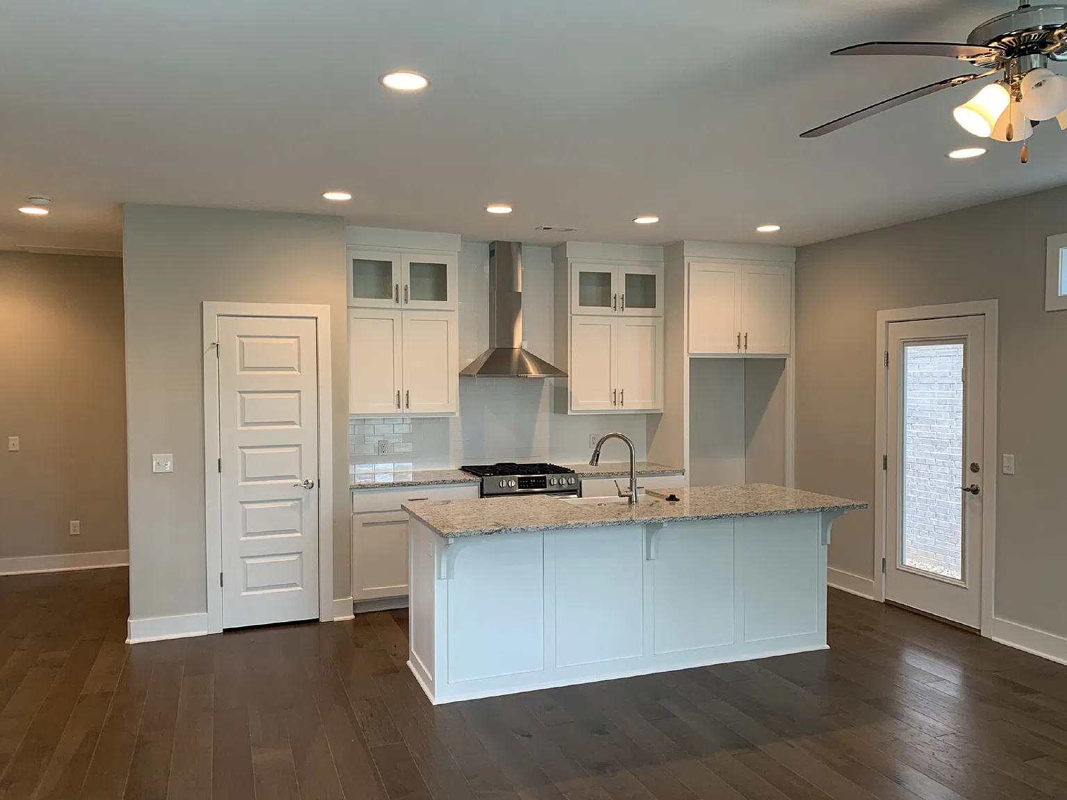 4 bed, 2.5 bath, 2038 sqft, $2,150 — Photo 4