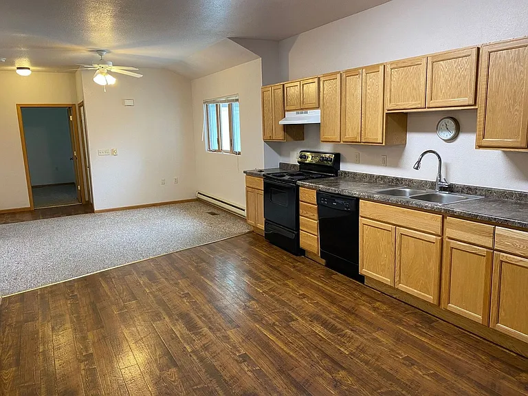 127 E Rives St — Photo 4