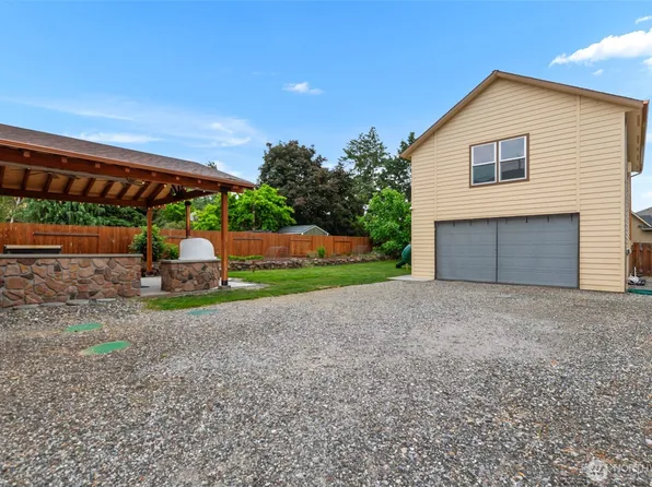 104 35th Street NW, East Wenatchee, WA 98802