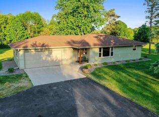 7299 Dickinson Rd, Greenleaf, WI 54126