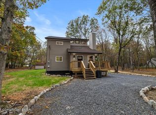 27 Hillyer Ln, Albrightsville, PA 18210