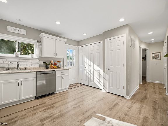 4th image of 546 Woodmere Dr