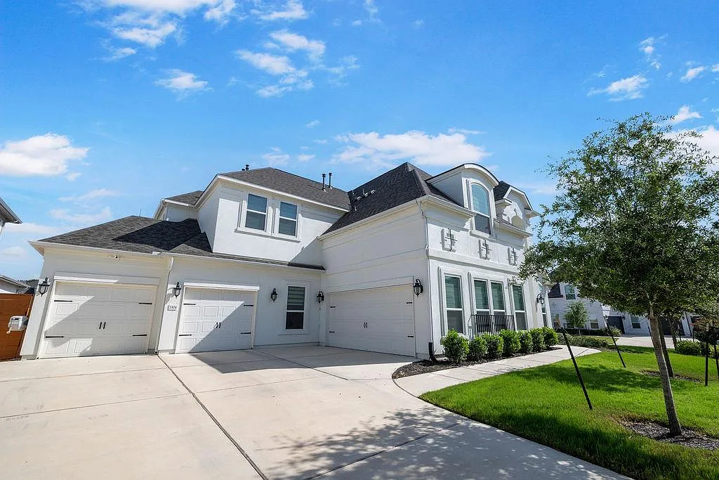 5 bed, 5.5 bath, 4871 sqft, $4,800 — Photo 2