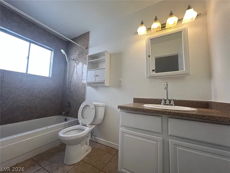 2781 Eldora Cir #B — Photo 8