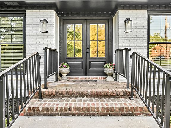 3rd image of 351 Hampshire Dr