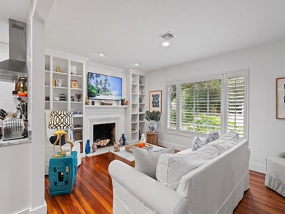 3rd image of 2341 Vero Beach Ave