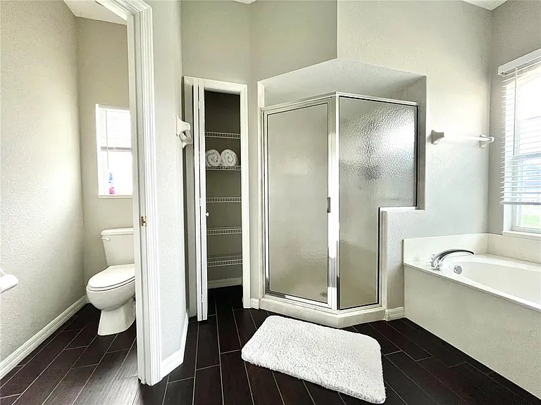 1268 W Hillsborough Blvd — Photo 18