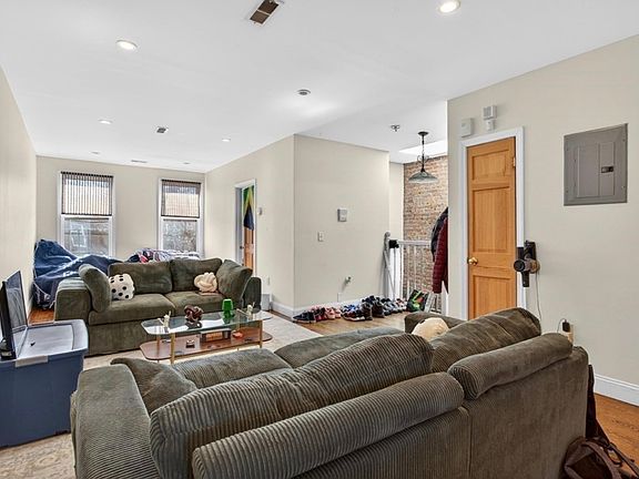 2nd image of 7 Chesterton St #3