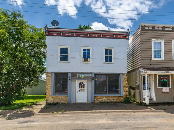 107 W Baldwin St, Apple River, IL 61001