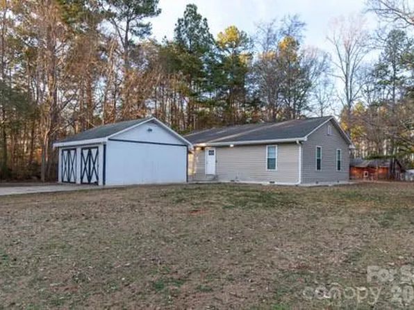 138 Pacific Dr, Statesville, NC 28677