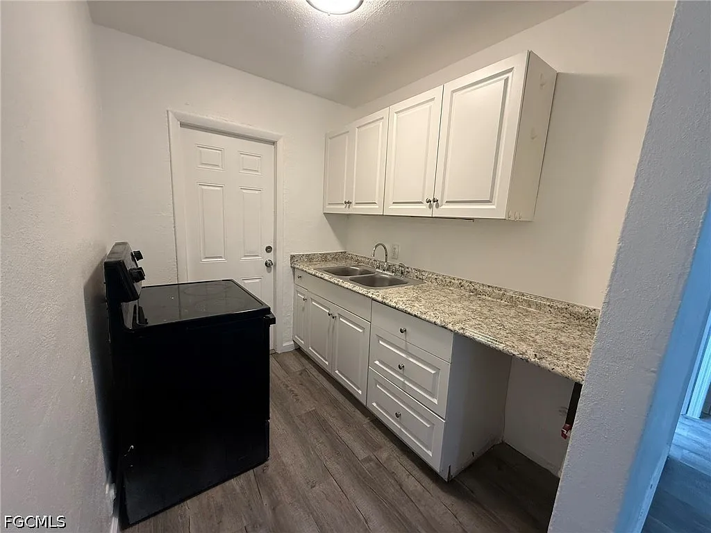2 bed, 1.0 bath, 580 sqft, $1,000 — Photo 3