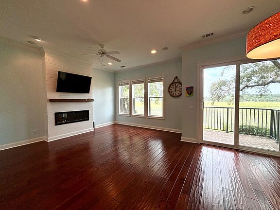 5th image of 27 Seagrass Landing Ct