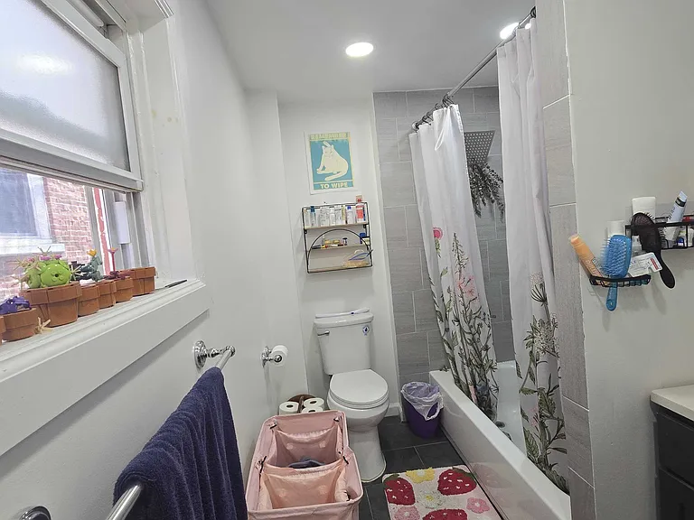 402 E Walnut Ln #2 — Photo 8