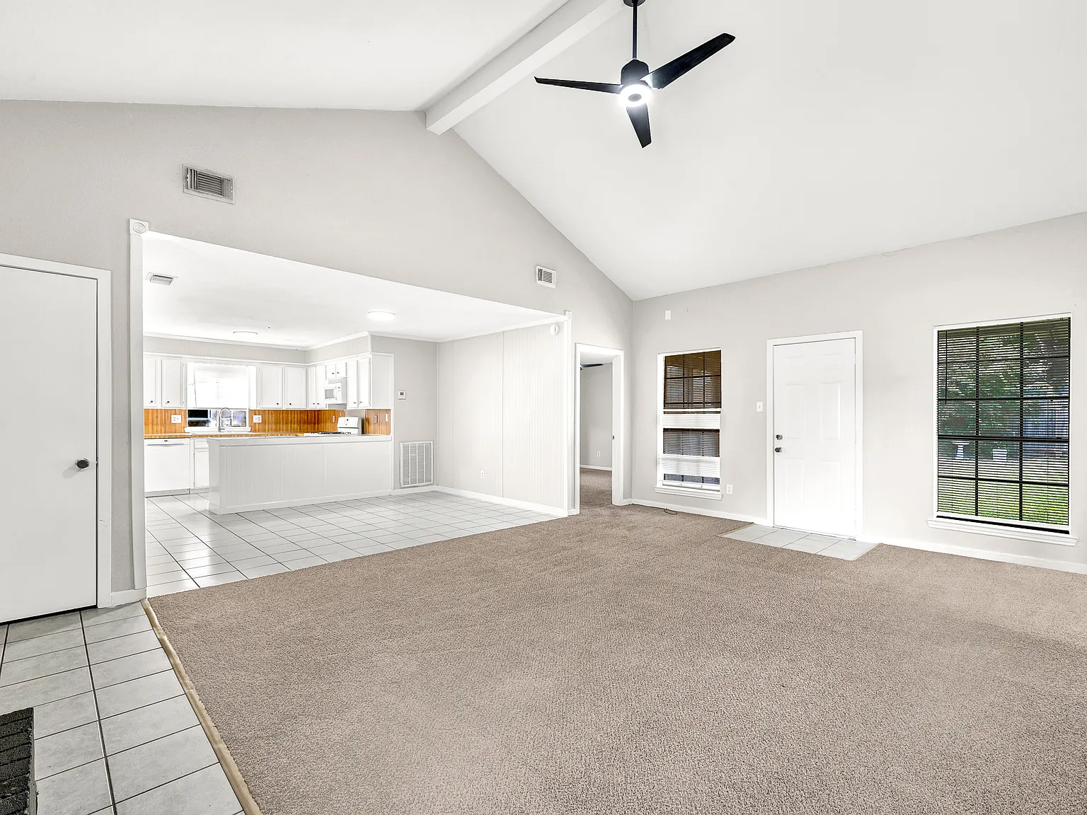 3 bed, 1379 sqft, $1,950 — Photo 3