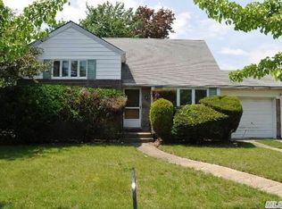 2474 Bayview Ave, Wantagh, NY 11793