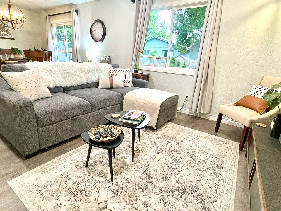 Open living / dining room with kitchen. Step outside from the dining room to the Deck and grill.