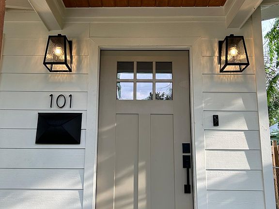 4th image of 1110 Gibbs St #101