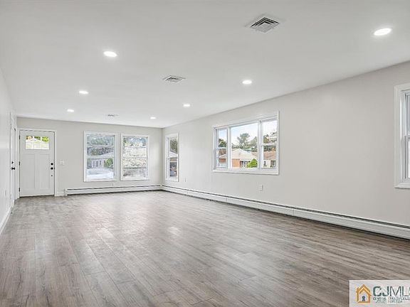 4th image of 122 Freeport Blvd