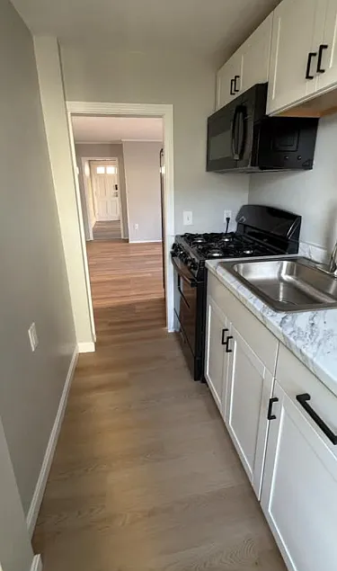 3 bed, $1,950 — Photo 2