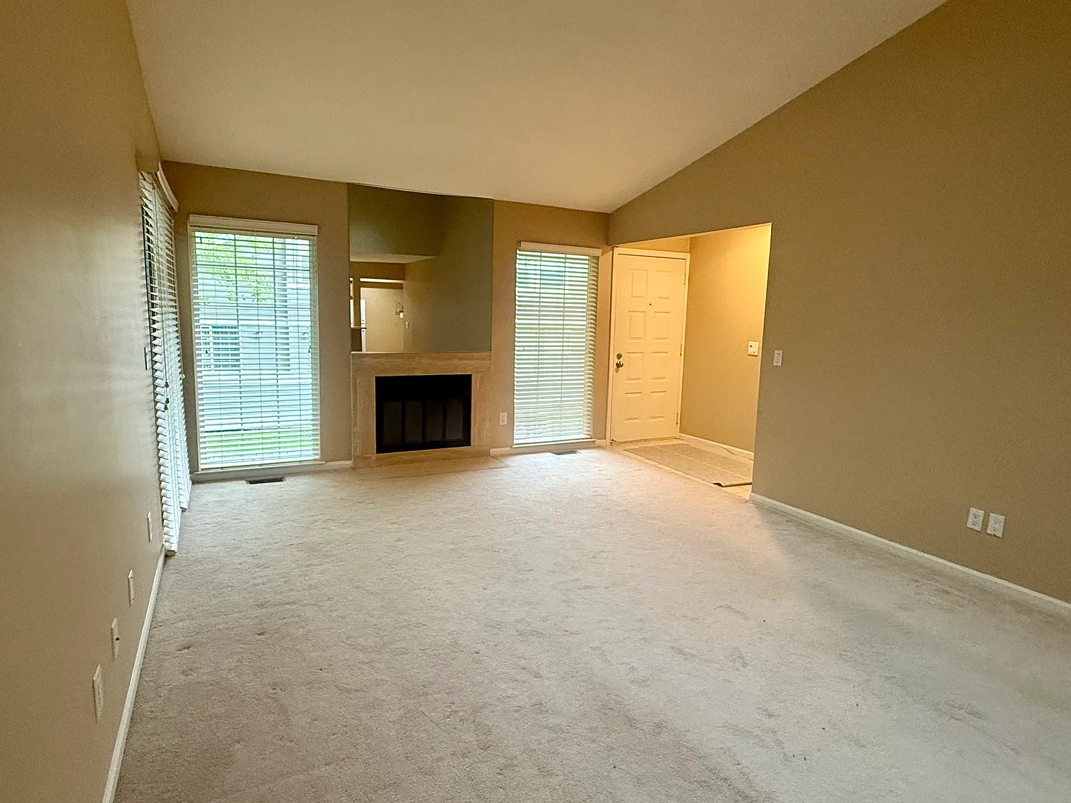 2 bed, 1059 sqft, $2,250 — Photo 4