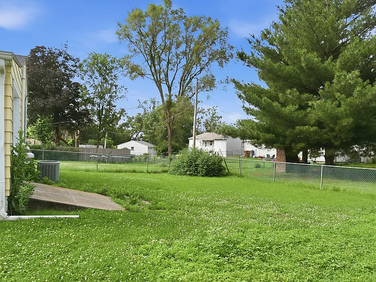 3202 Calhoun St — Photo 32