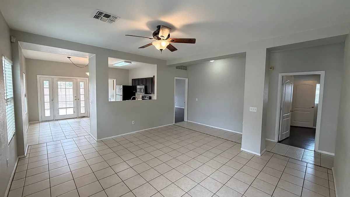 689 East Springfield Place — Photo 3