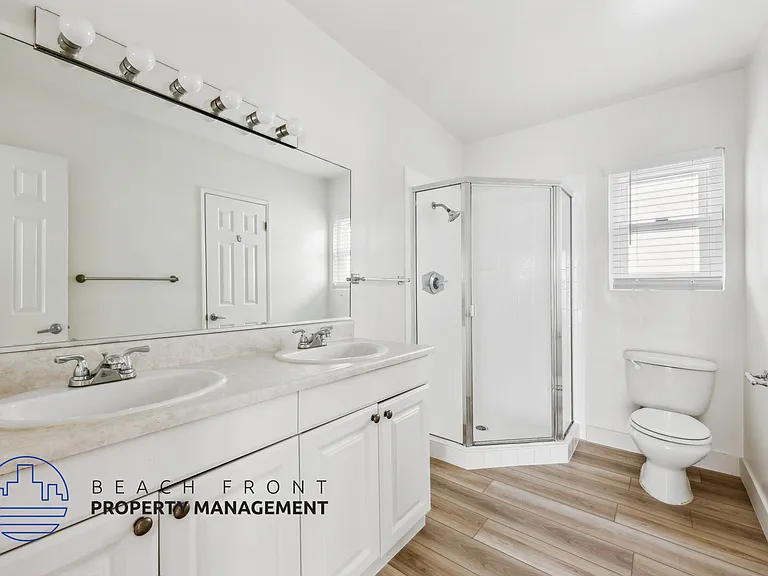 Newport Terrace Apartments — Photo 13