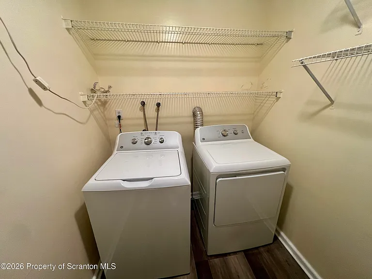 1733 Lakeside Dr — Photo 15