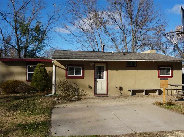 4377 Ocean Blvd SE, Iowa City, IA 52240