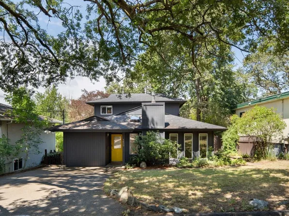 1630 Christmas Ave, Saanich, BC V8P 2X4