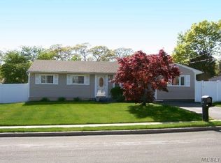 68 Rose Pl, Selden, NY 11784