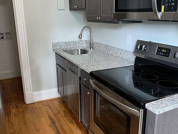 2nd image of 404 N Cleveland St APT 2