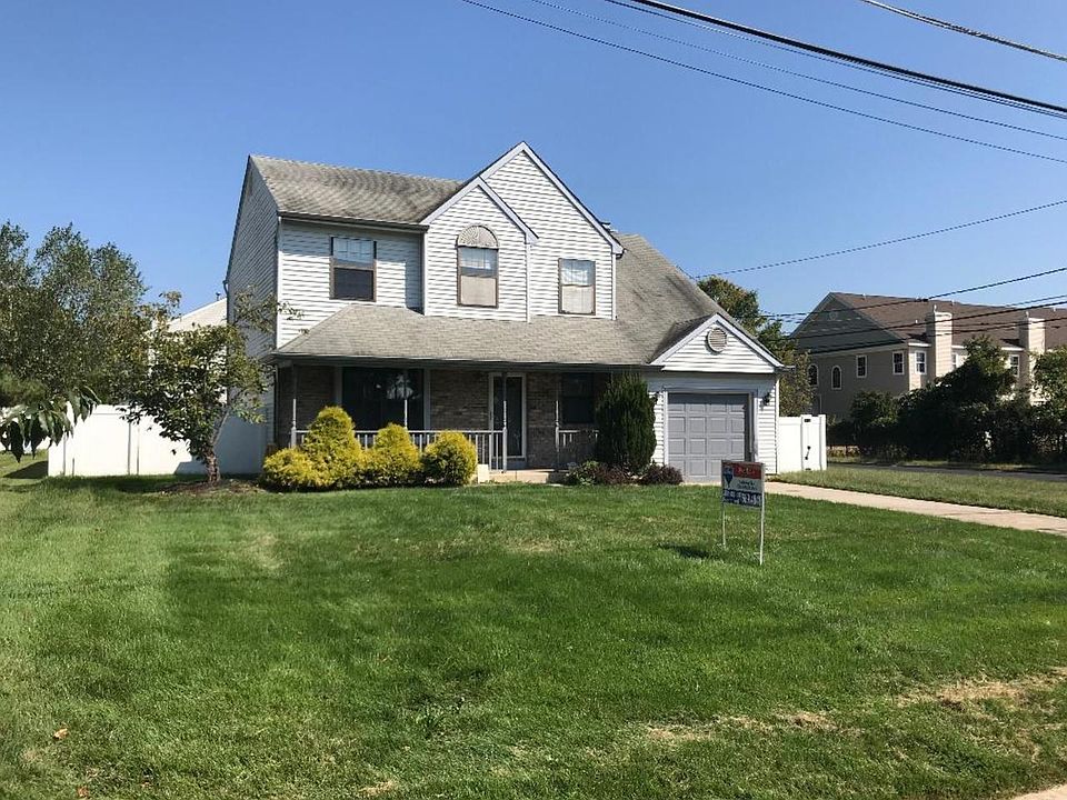 2nd image of 2 Redwood Ave