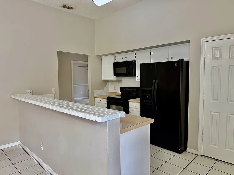 1021 Vannessa Dr — Photo 6