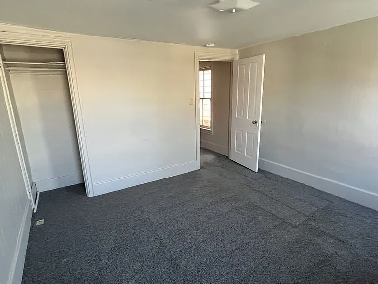 236 E King St — Photo 12