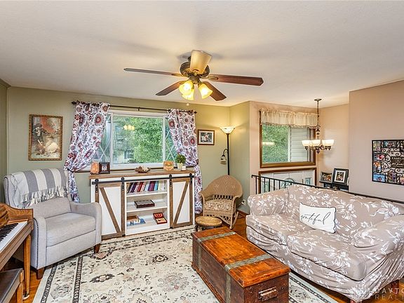 4th image of 533 Maplecrest Dr