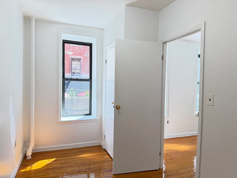312 W 15th St #4 — Photo 3