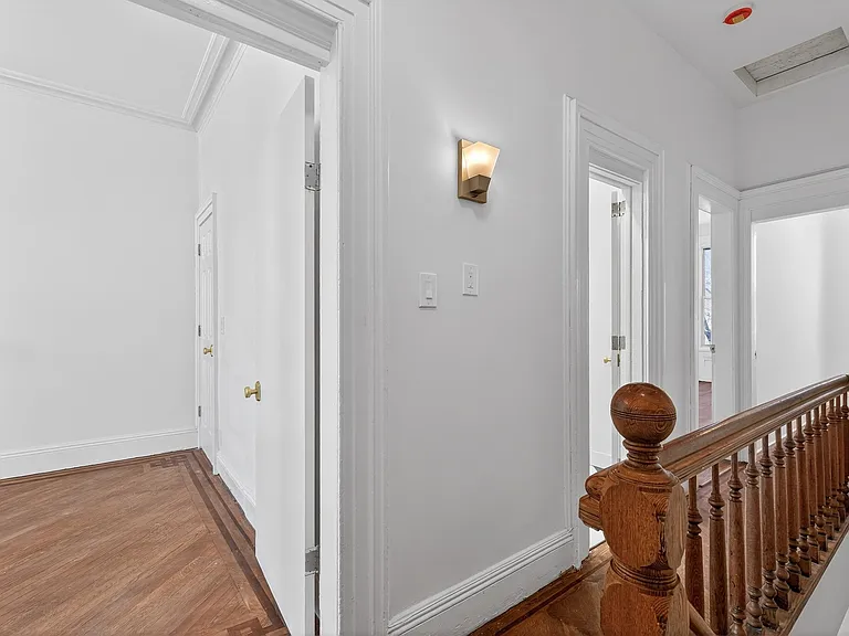 701 Bergen Ave — Photo 11