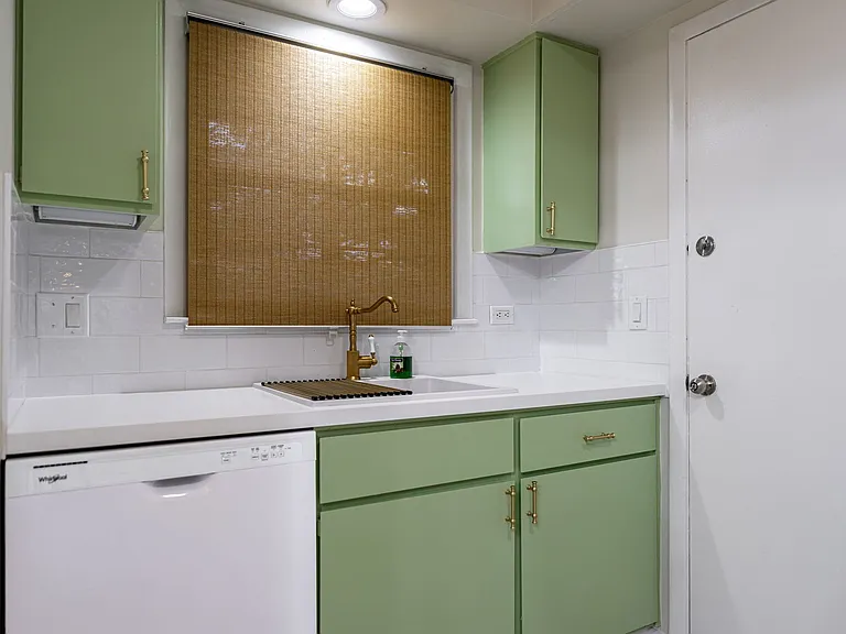209 Washington Sq #C — Photo 8