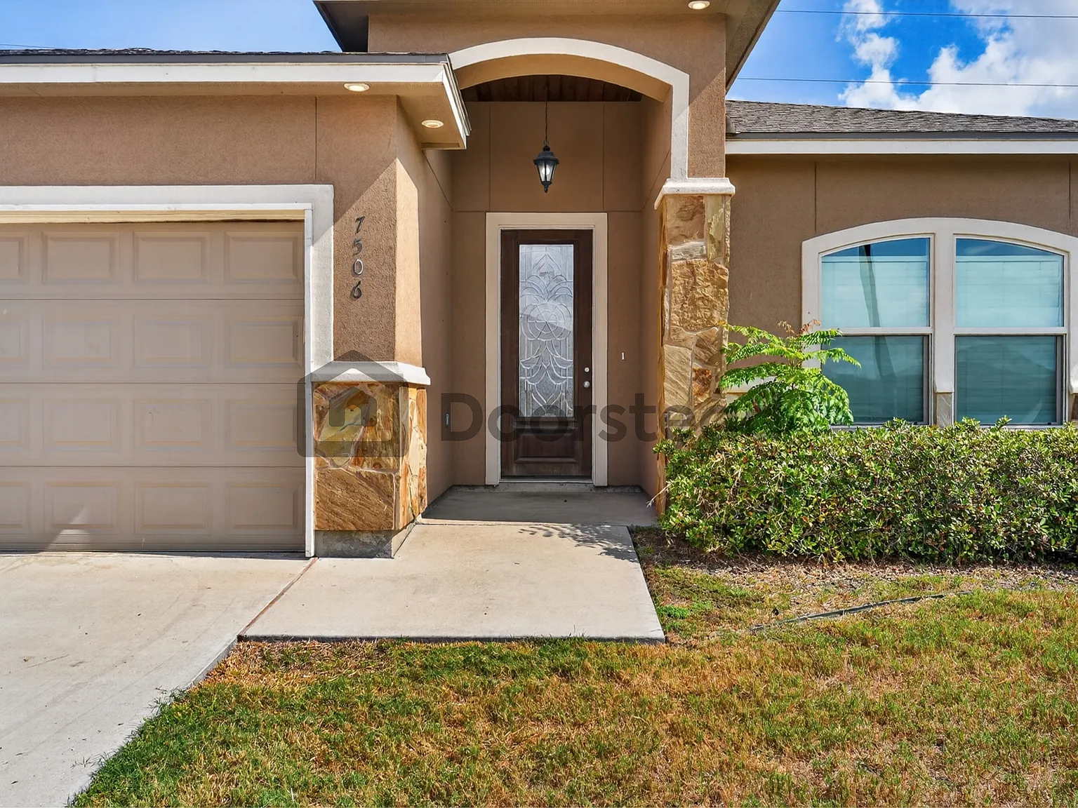4 bed, 2.0 bath, 1717 sqft, $2,400 — Photo 3