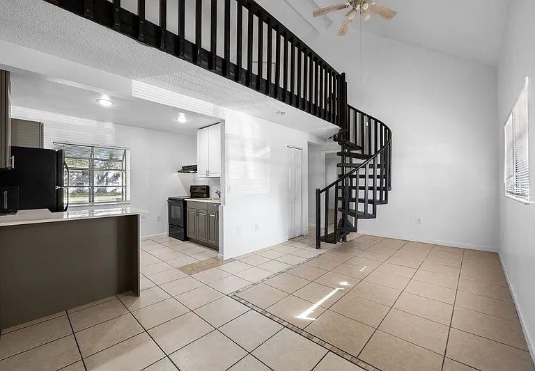 2134 Bradford St — Photo 3