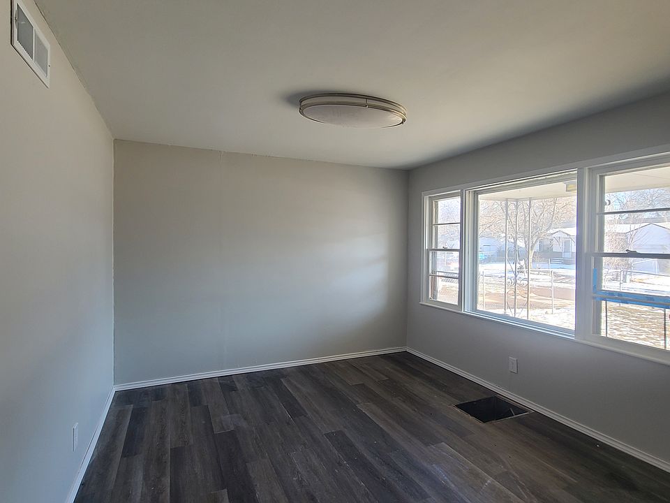 1st image of 131 W 50th Ct N