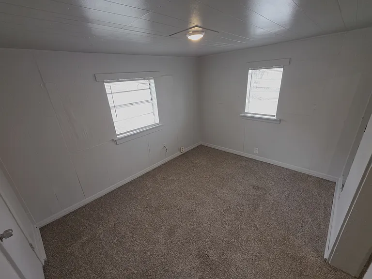 515 W 35th St — Photo 3
