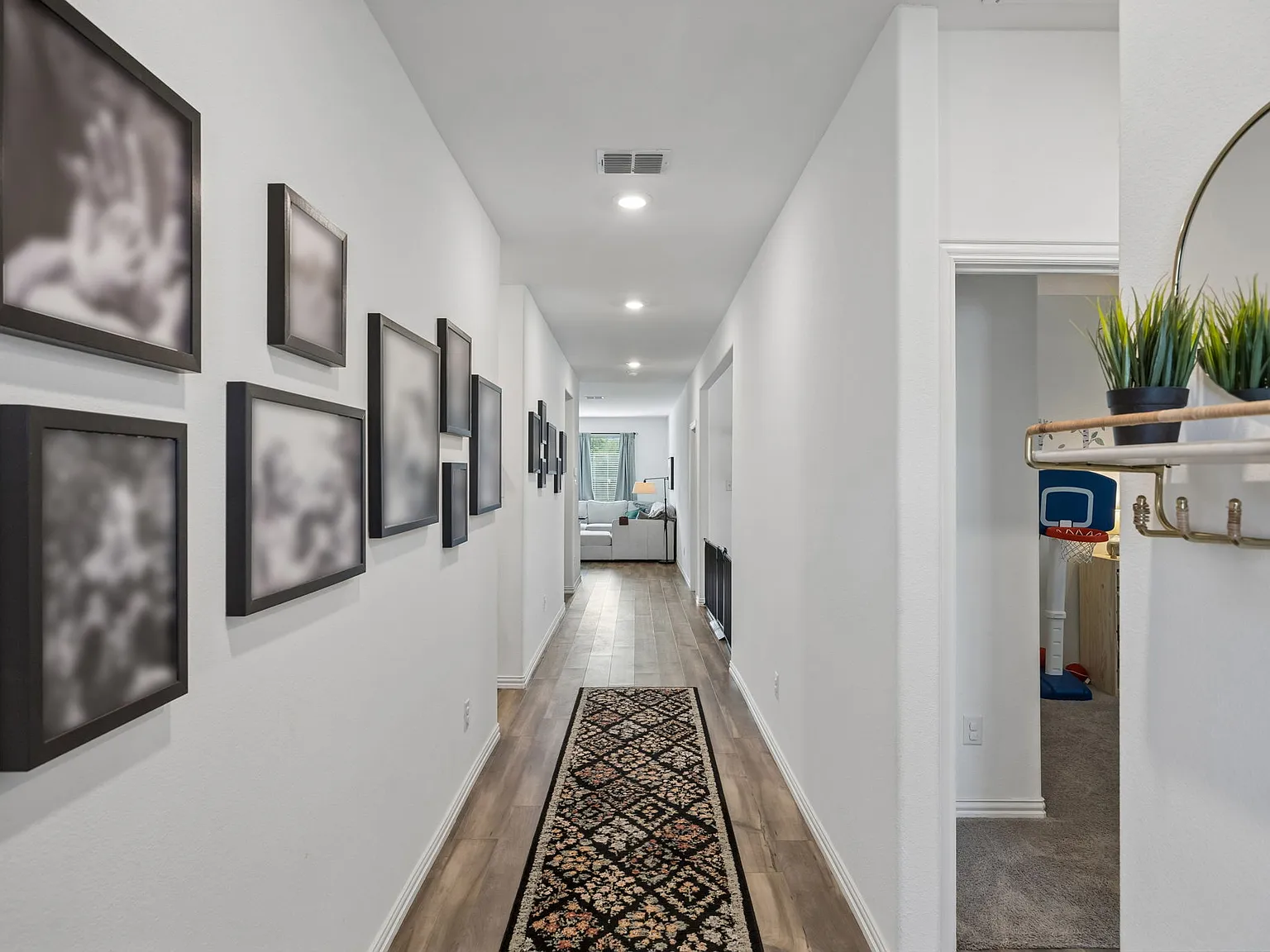 4 bed, 1994 sqft, $2,200 — Photo 4