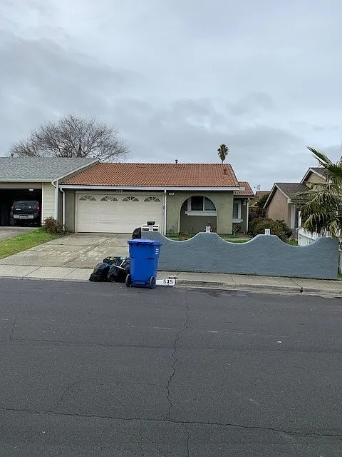 535 Harvey Way photo 1