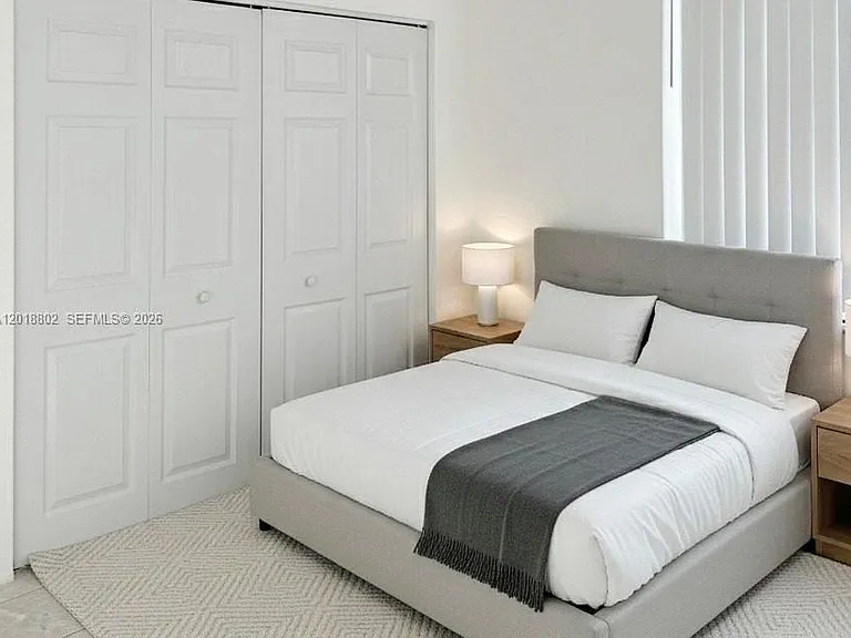 Live Oak Pl — Photo 5