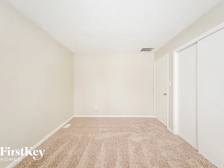 825 Country Ln — Photo 11