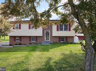 1420 E Newport Rd, Lititz, PA 17543