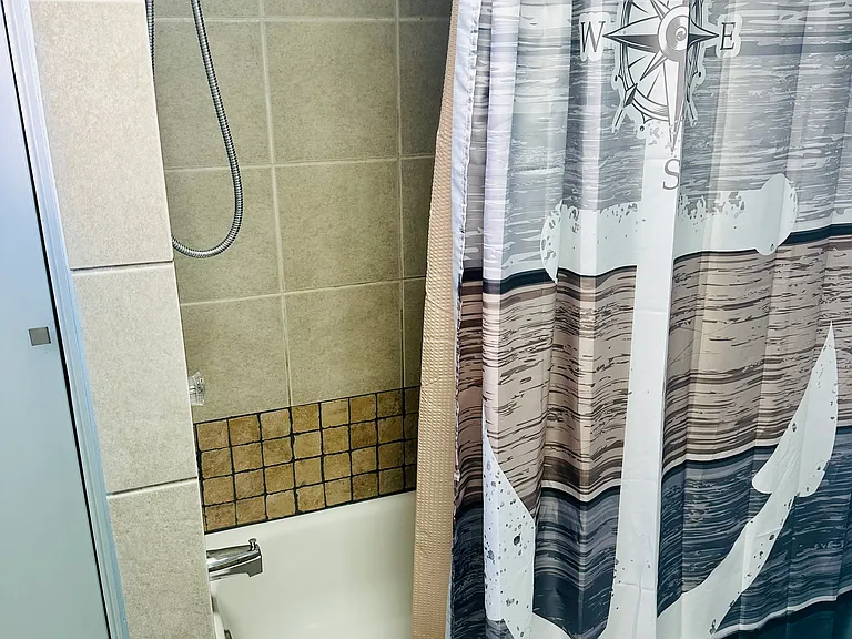 638 Wesley Ave #8 — Photo 12
