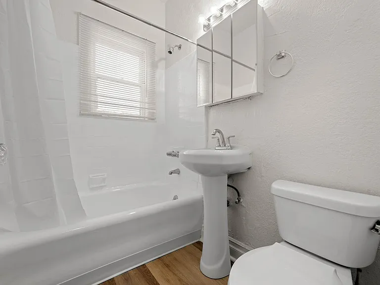 4144 W Adams Blvd #20 — Photo 11